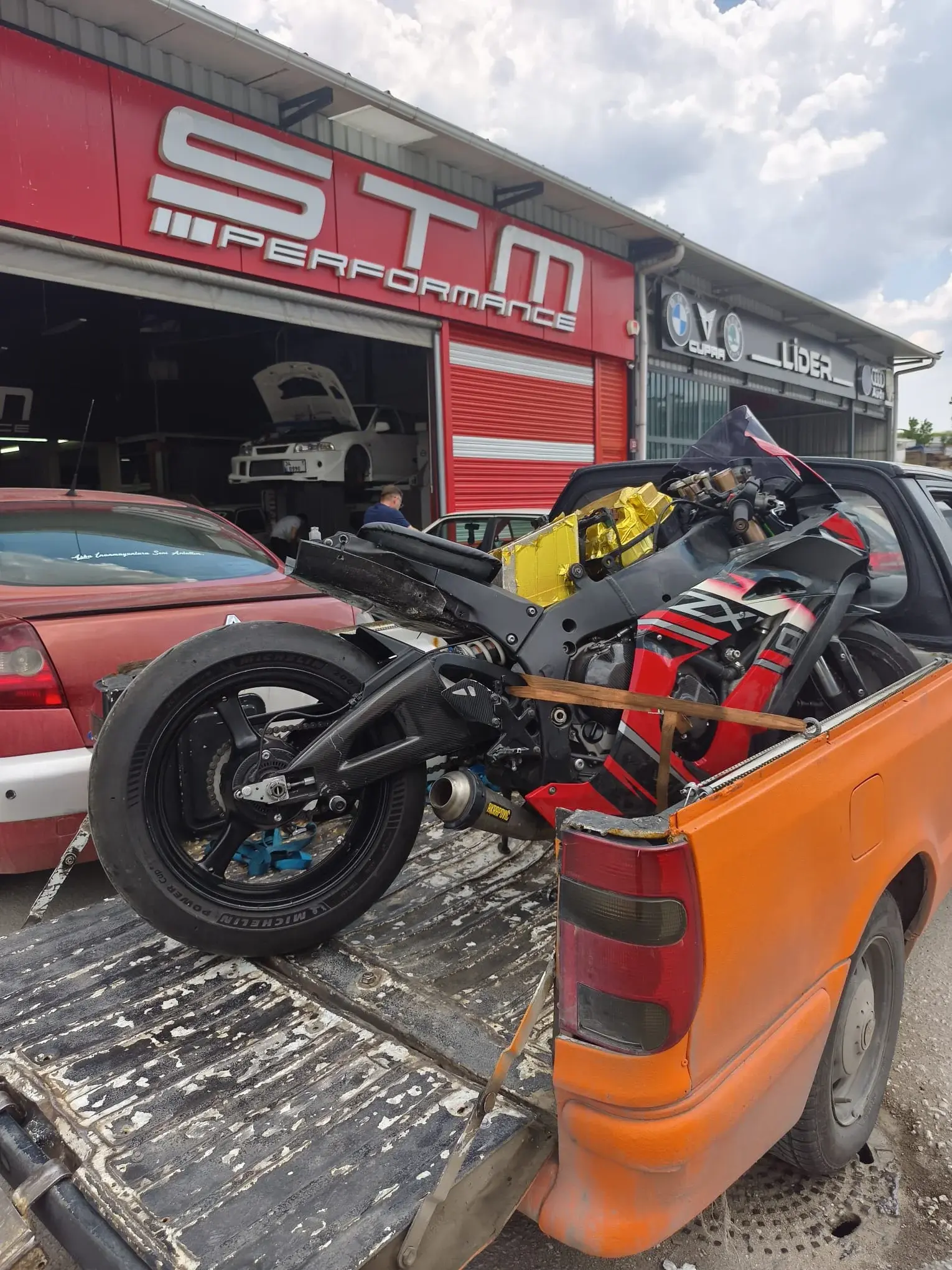 Hasarlı motosiklet çekici ve servis transferi Ankara