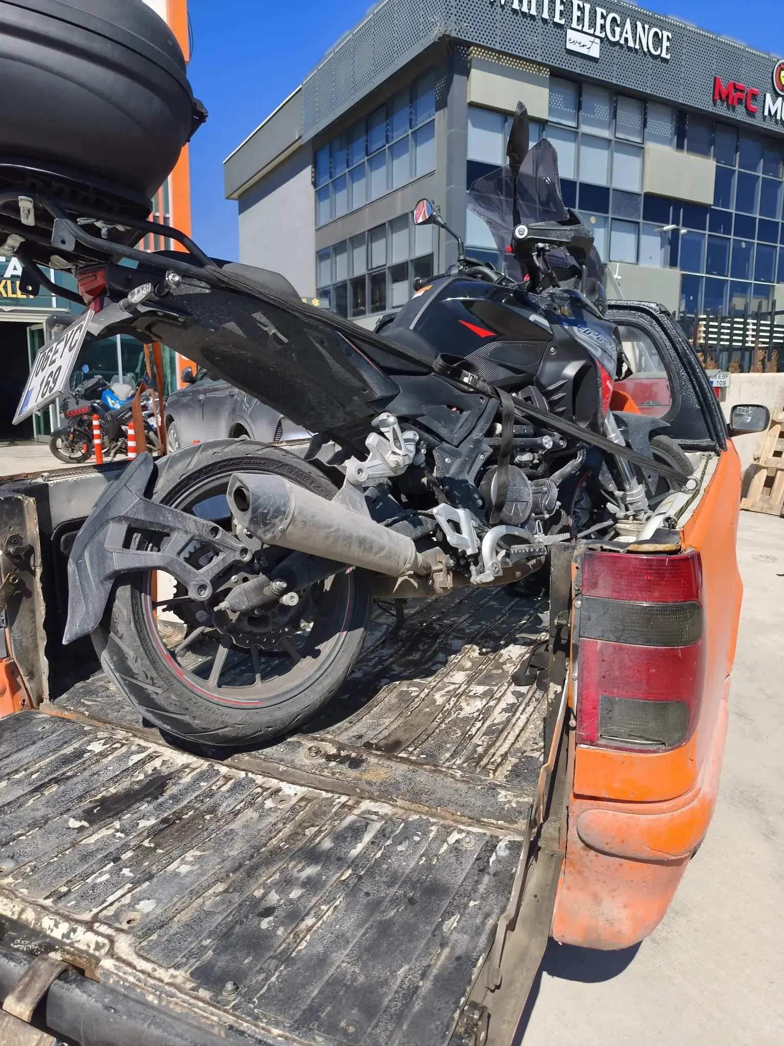 Motosiklet çekici yükleme ve güvenli sabitleme – Ankara